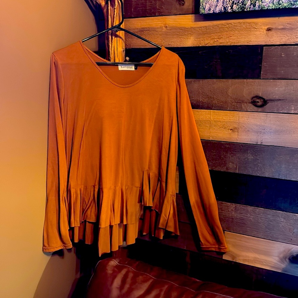 Stylish copper color large top